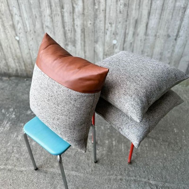 Tweed 5050 cognaq cushion